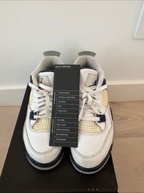 Jordan White Navy & Pale Yellow Retro 4s Worn a few times.Box provided.
